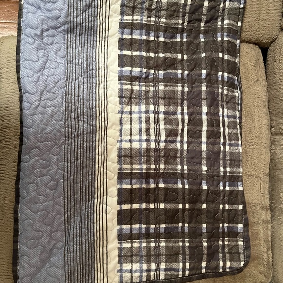 Better Homes Style Full/Queen Reversible Quilt, Blue, Gray, & White - Picture 6 of 8